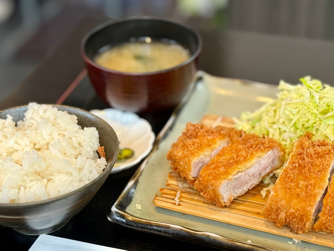 とんかつ 割烹 こし ば